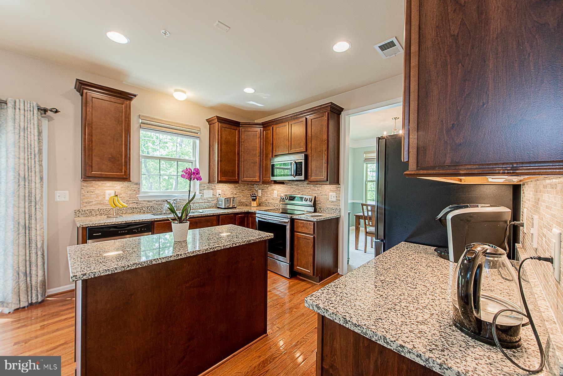 6516 Rimrock Lane New Market, MD 21774 - Photo 5 of 40 Kitchen has granite counters & updated back splash