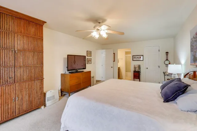 $415,000 | 2020 Chestnut Avenue, Unit 312, Glenview, IL 60025