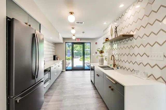 $415,000 | 2020 Chestnut Avenue, Unit 312, Glenview, IL 60025