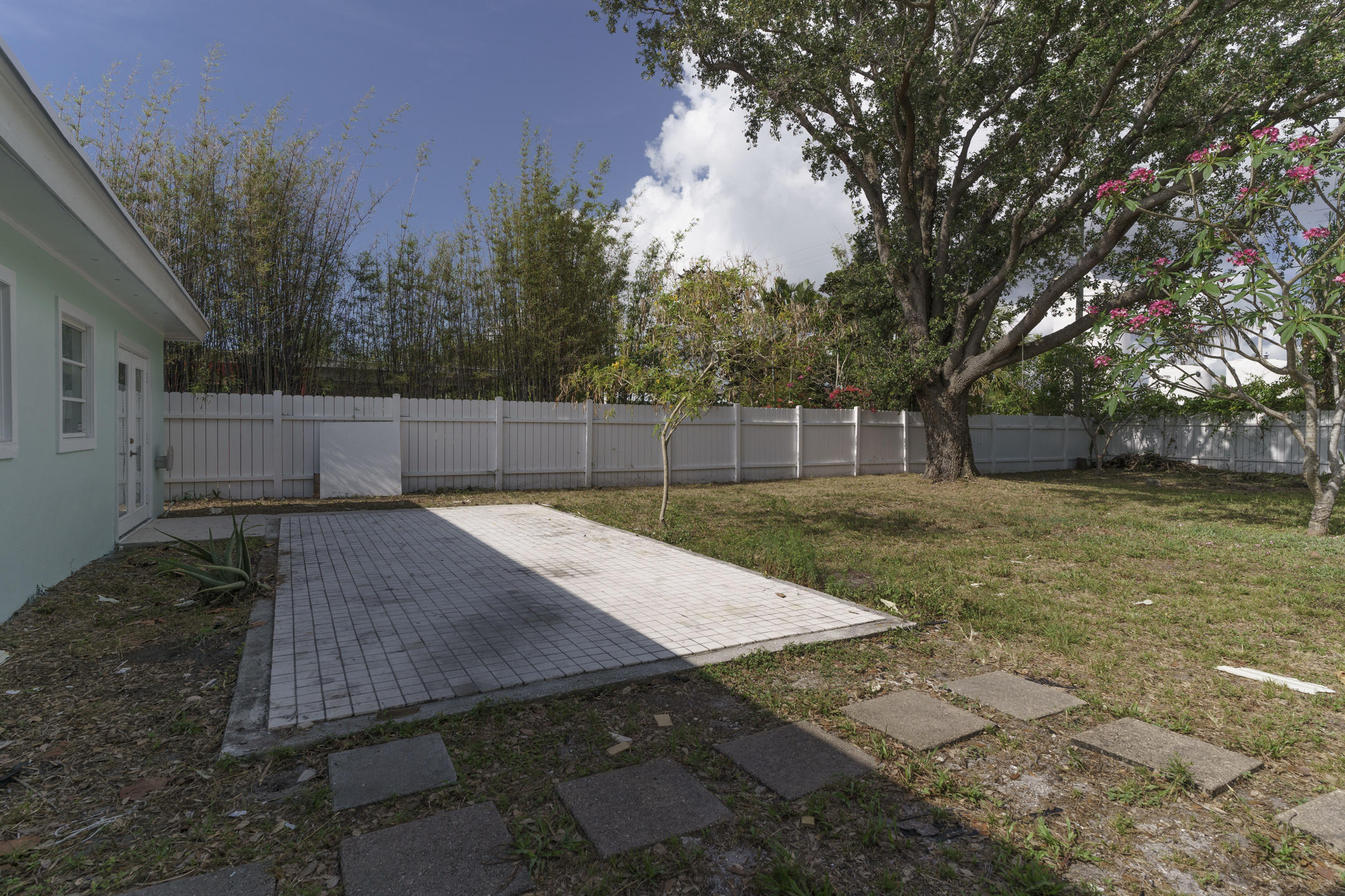 331 Pinewood Street Lantana, FL 33462 - Photo 17 of 30 untitled_49_of_81