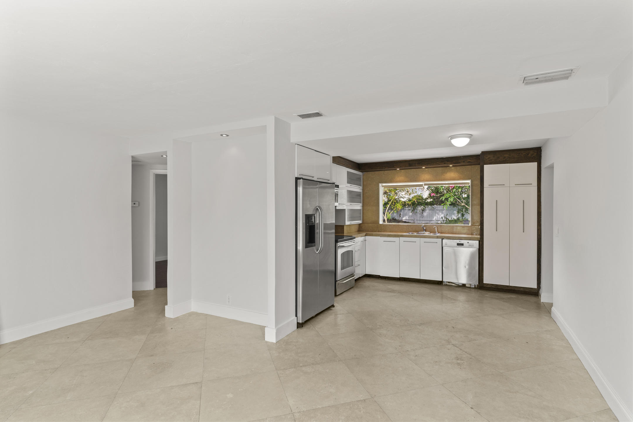 331 Pinewood Street Lantana, FL 33462 - Photo 5 of 30 untitled_15_of_81