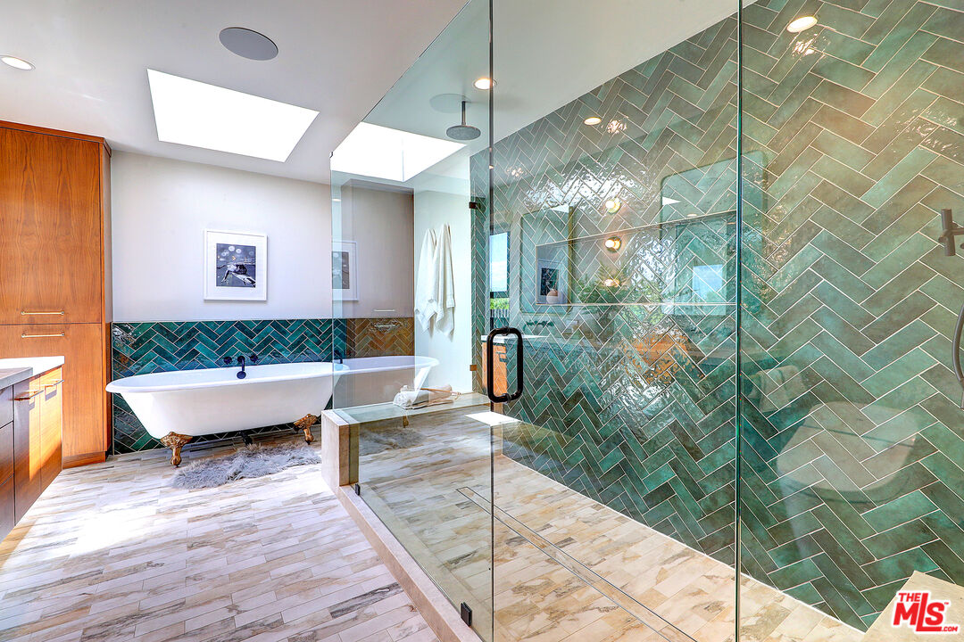 8674 Edwin Drive Los Angeles, CA 90046 - Photo 33 of 53 a view of a living room and bathroom