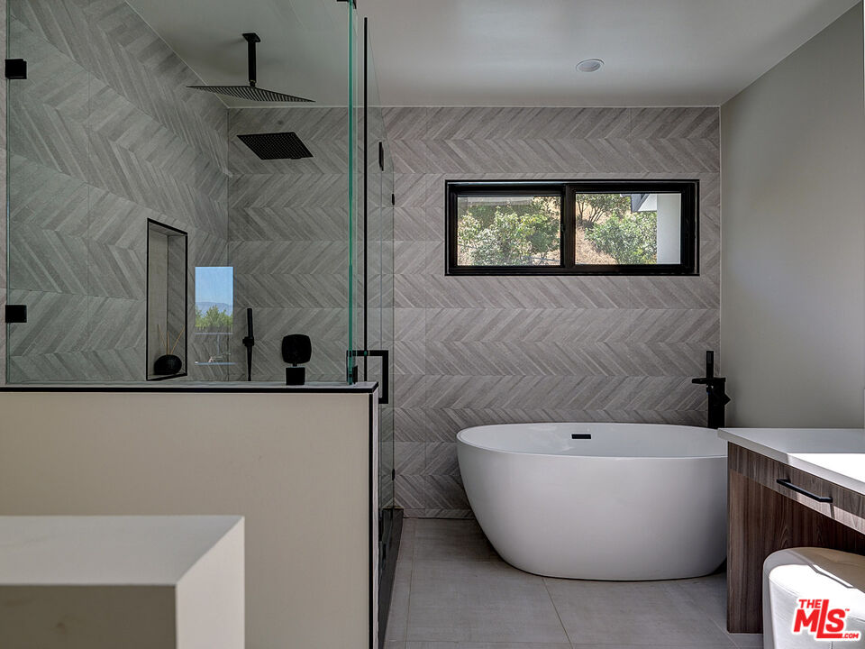 8674 Edwin Drive Los Angeles, CA 90046 - Photo 39 of 53 a bathroom with a bathtub and mirror
