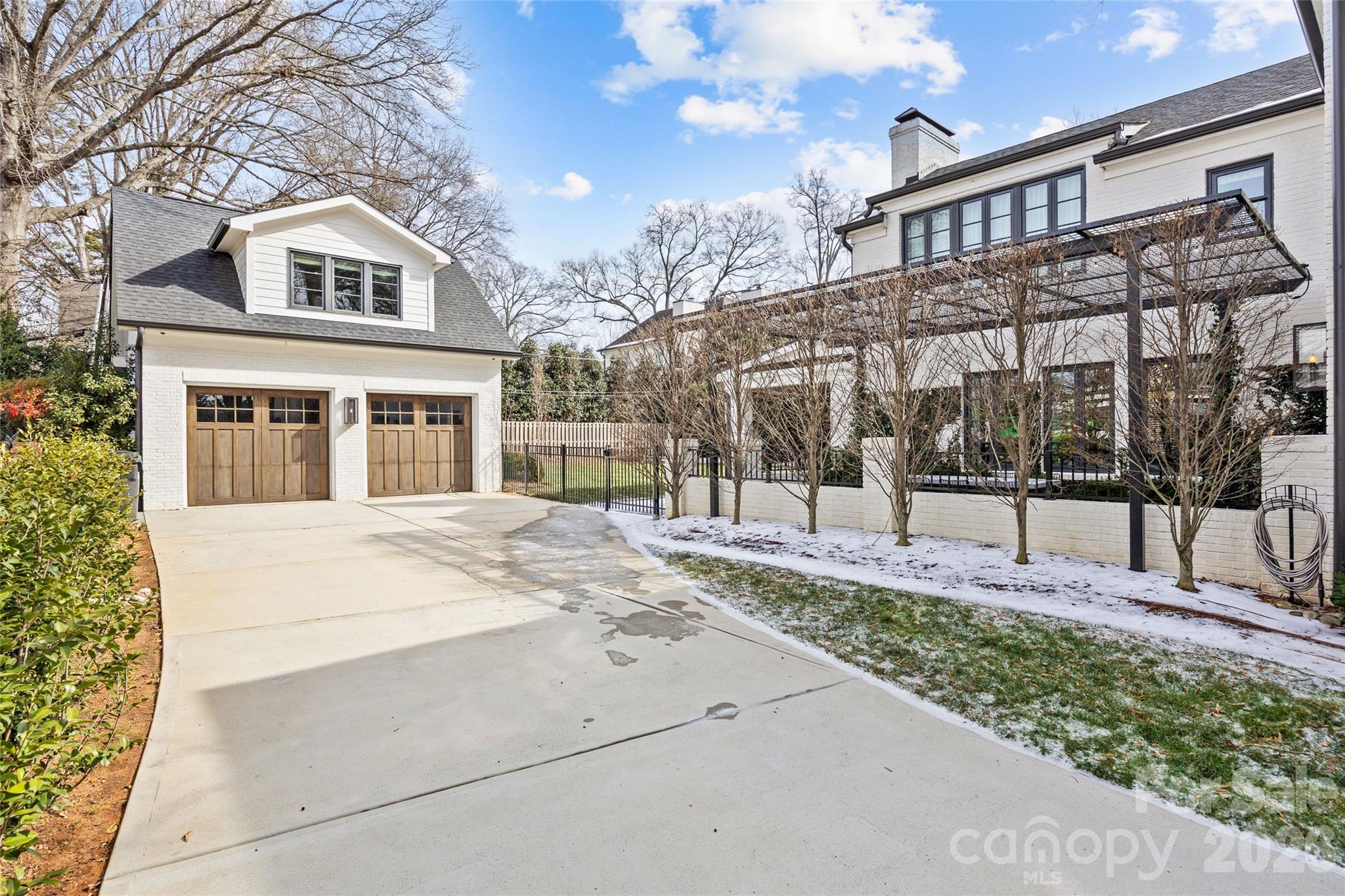 1935 Queens Road West Charlotte, NC 28207 - Photo 6 of 48 a front view of a building