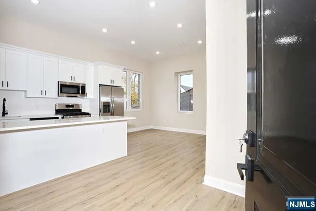 $2,800 | 385 Passaic Avenue, Unit 4, Lodi, NJ 07644