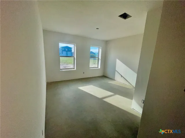 a view of entryway with bathroom