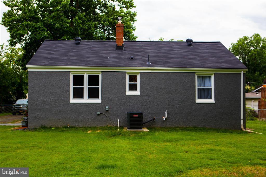 7505 Putt Road Fort Washington, MD 20744 - Photo 4 of 25 Exterior (Rear)