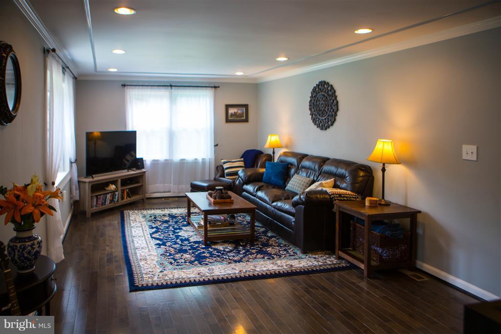7505 Putt Road Fort Washington, MD 20744 - Photo 10 of 25 Living Room