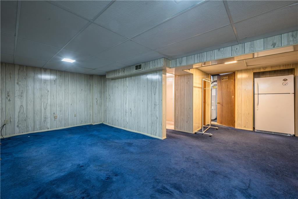 1819 Viruth Street Pittsburgh, PA 15212 - Photo 41 of 50 an empty room with windows