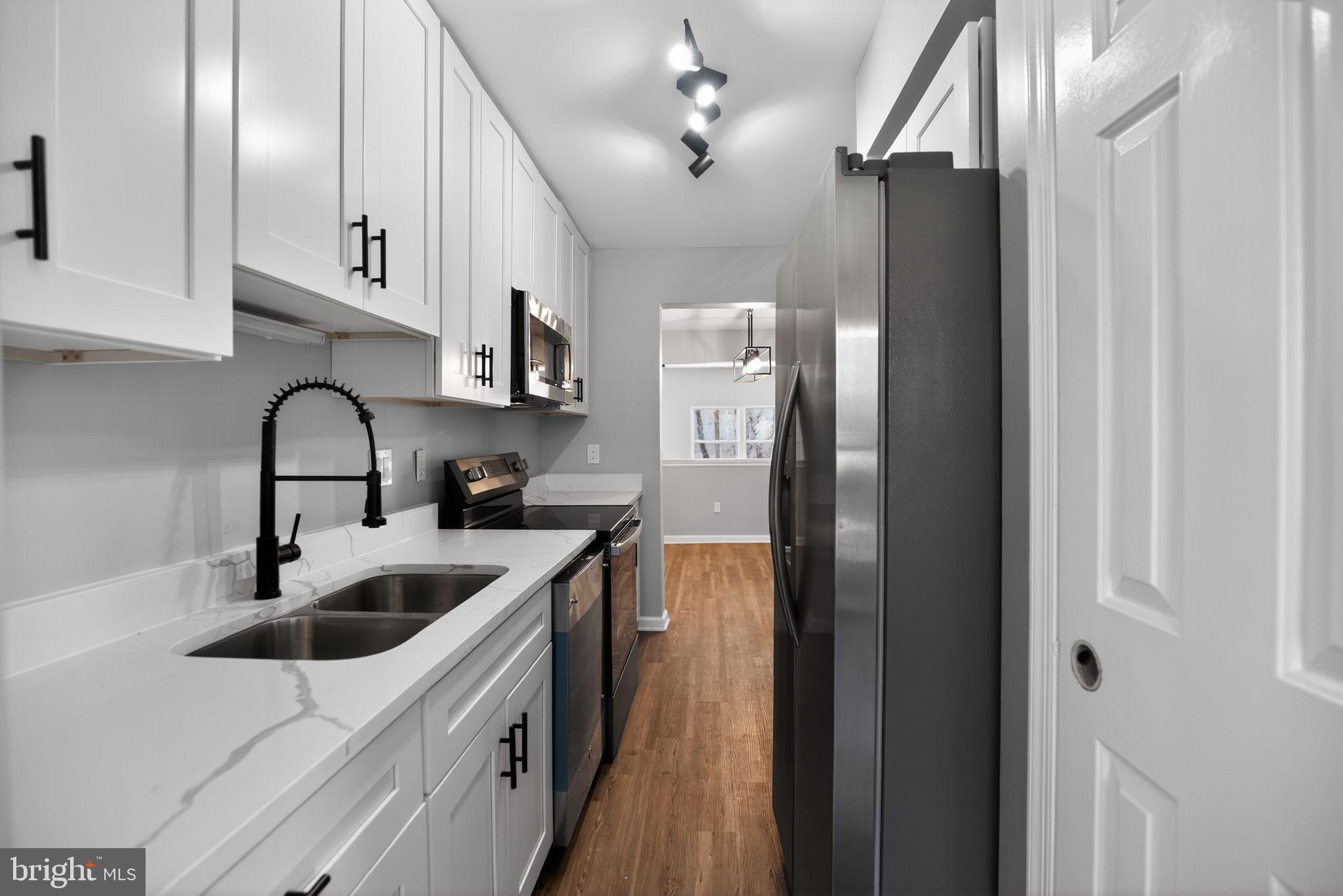 9 East Ridge Mews Newtown, PA 18940 - Photo 3 of 32 Fully remodeled kitchen!