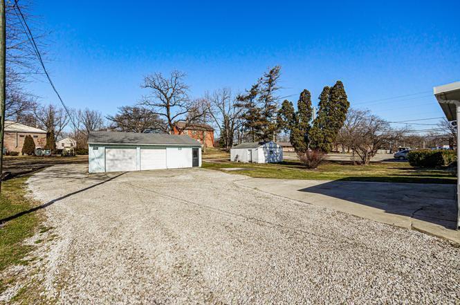 156 London Road Delaware, OH 43015 - Photo 4 of 15 garage