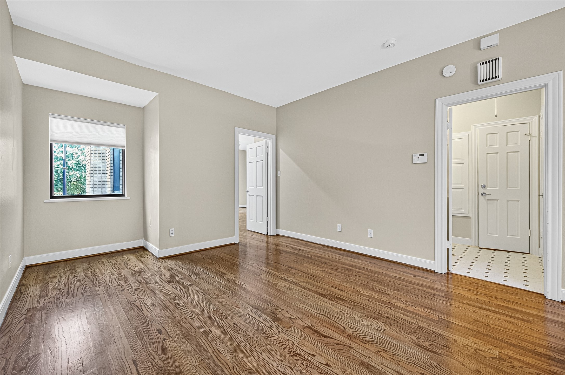3027 Bissonnet Street Houston, TX 77005 - Photo 28 of 47 Perfect space for a reading nook, living room or home office