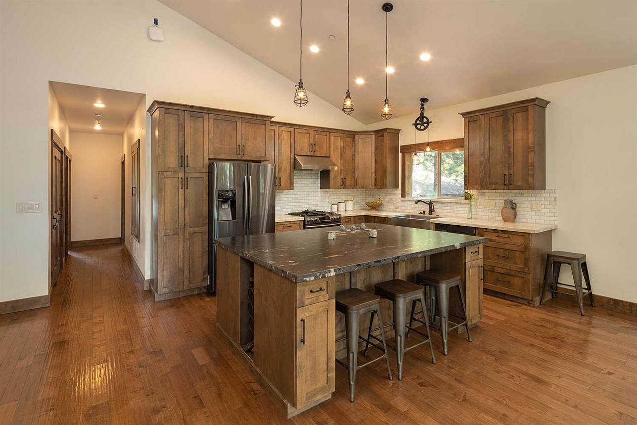 11067 Torrey Pine Road Truckee, CA 96161 - Photo 3 of 21