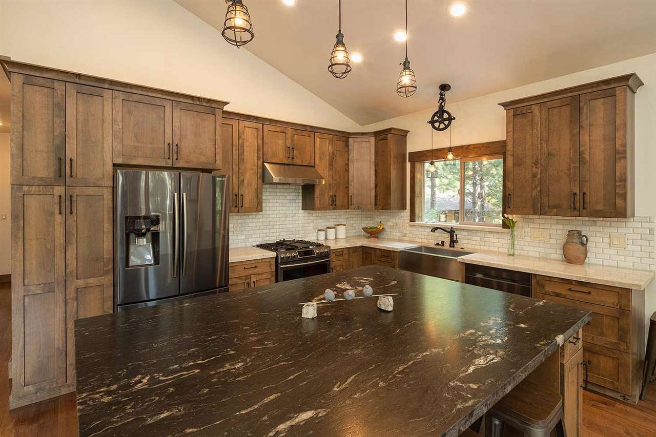 11067 Torrey Pine Road Truckee, CA 96161 - Photo 4 of 21