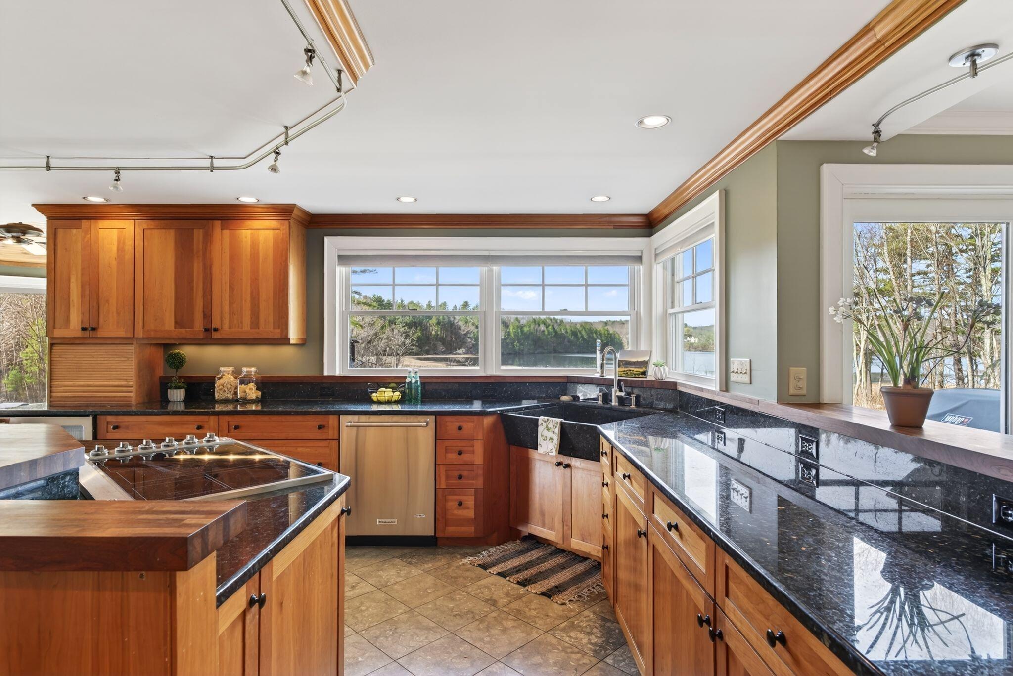 15 Thunder Road Saco, ME 04072 - Photo 7 of 53 15 Thunder Road