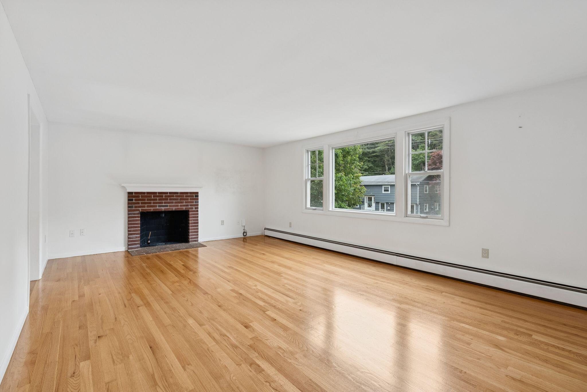 9 Eastfield Road Cape Elizabeth, ME 04107 - Photo 2 of 33 Living Room