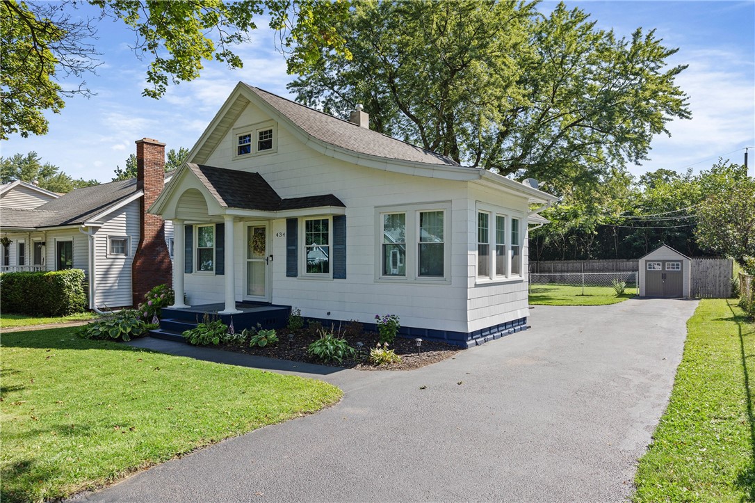 434 Crossfield Road Irondequoit, NY 14609 - Photo 4 of 44 Gallery Image 4