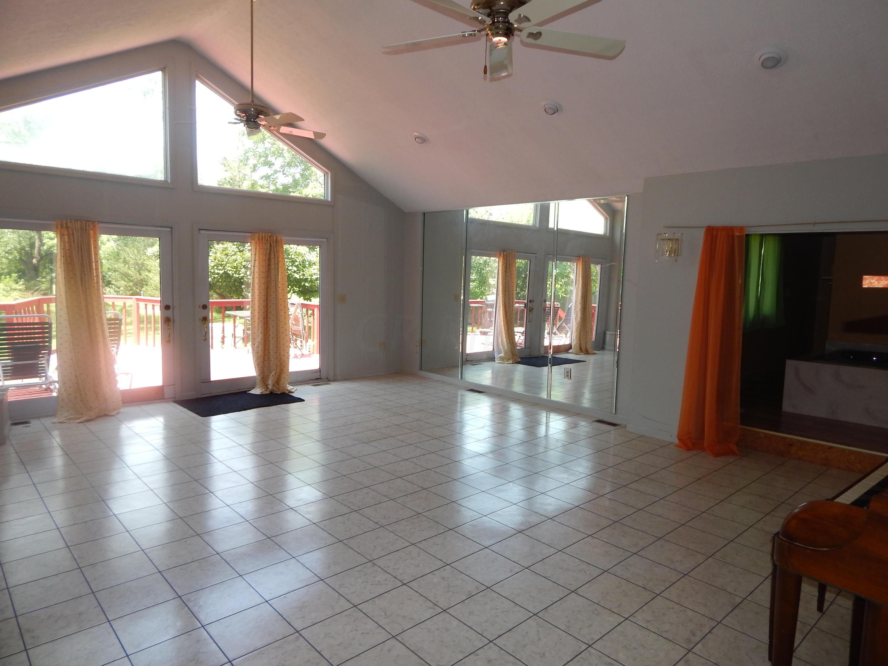 825 McNaughten Road Columbus, OH 43213 - Photo 18 of 44 Gallery Image 18
