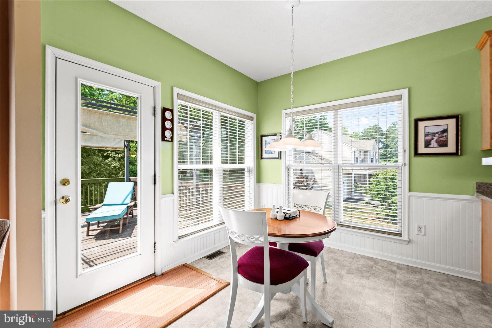 302 Forest Avenue Colonial Beach, VA 22443 - Photo 12 of 56 Eat-In Breakfast Nook