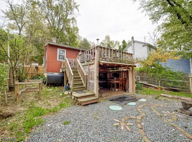 a view of a house with a backyard