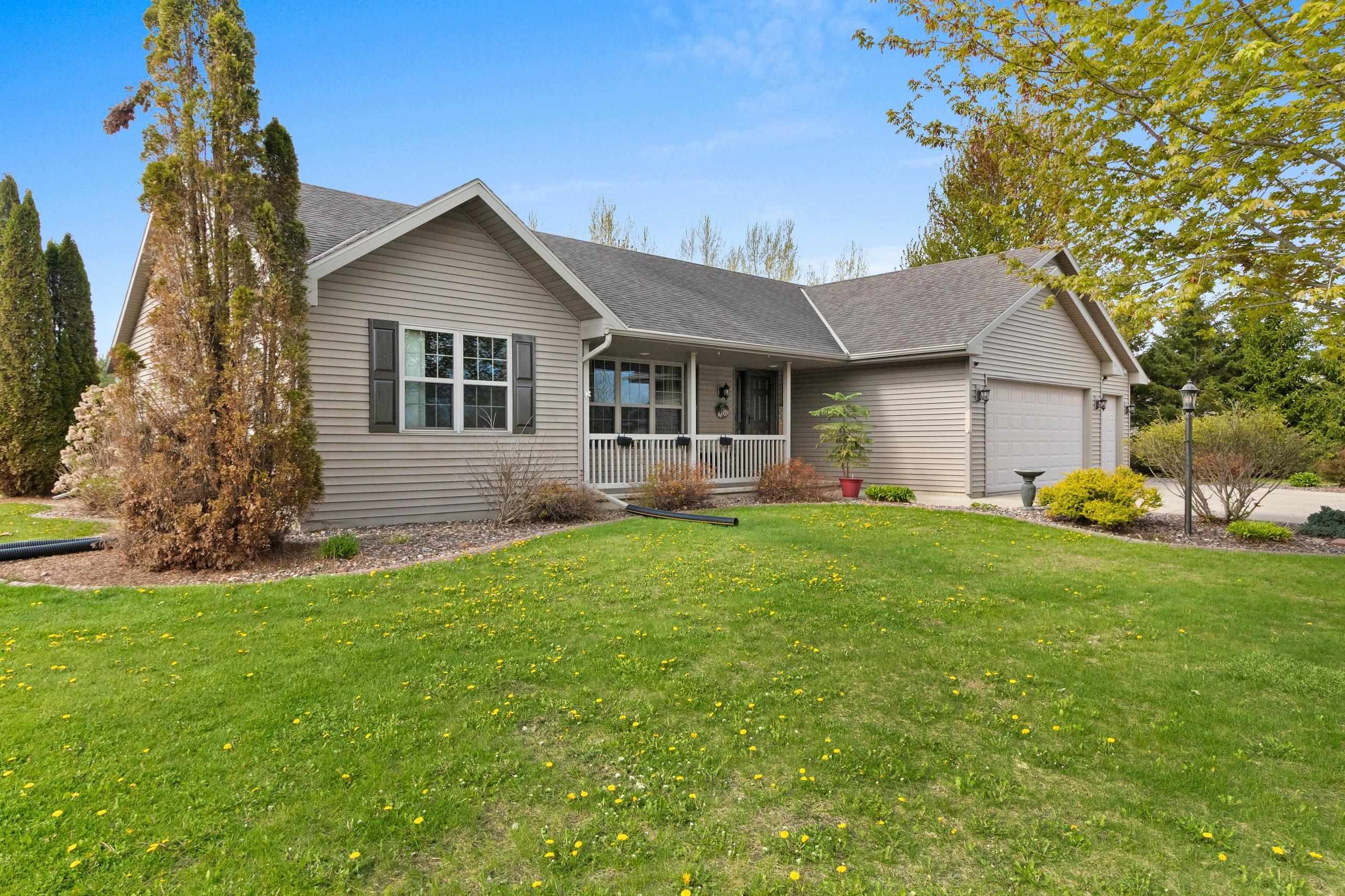 334 Falcon Circle Pulaski, WI 54162 - Photo 3 of 51