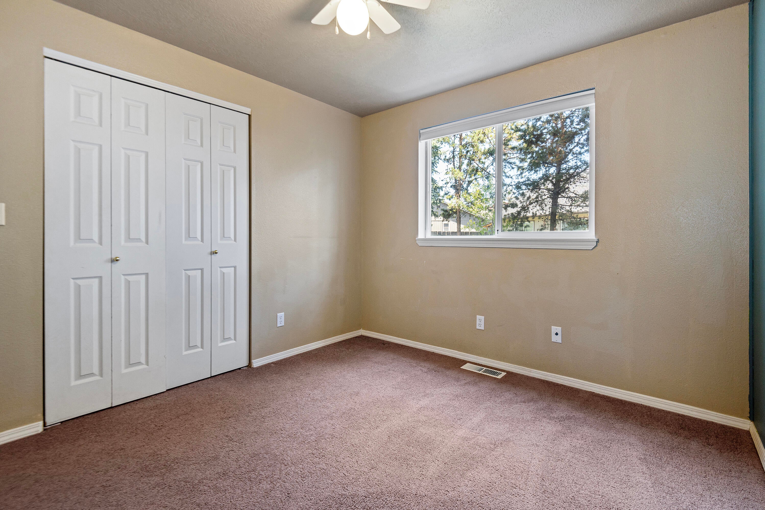 20751 Gallop Road Bend, OR 97701 - Photo 14 of 22 20751_Gallop_Rd_15-print-DSC_5960