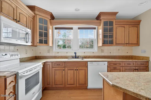 $349,900 | 1158 Hedgewood Lane, Niskayuna, NY 12309