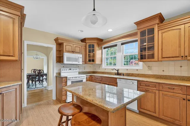 $349,900 | 1158 Hedgewood Lane, Niskayuna, NY 12309