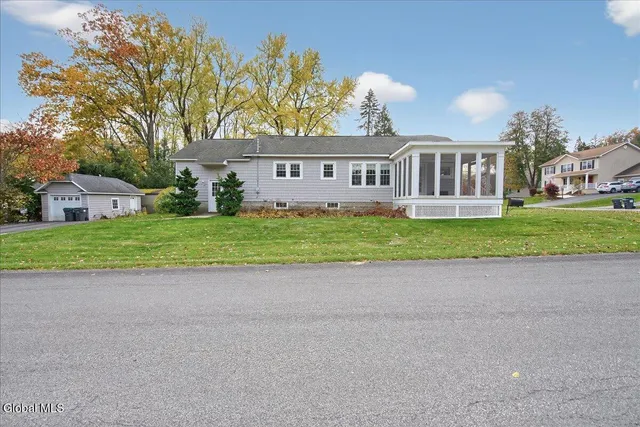 $349,900 | 1158 Hedgewood Lane, Niskayuna, NY 12309