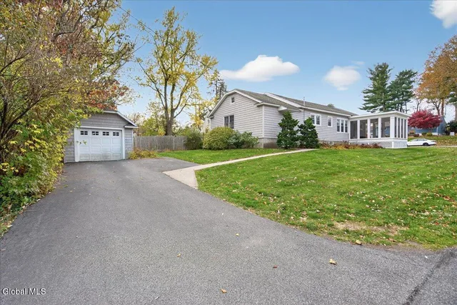 $349,900 | 1158 Hedgewood Lane, Niskayuna, NY 12309