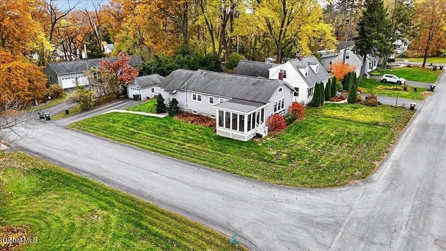 $349,900 | 1158 Hedgewood Lane, Niskayuna, NY 12309