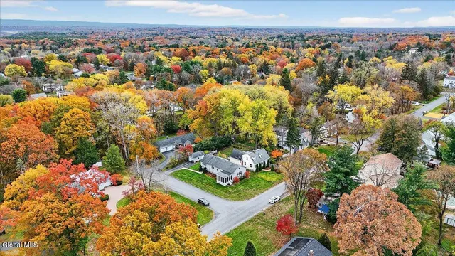 $349,900 | 1158 Hedgewood Lane, Niskayuna, NY 12309