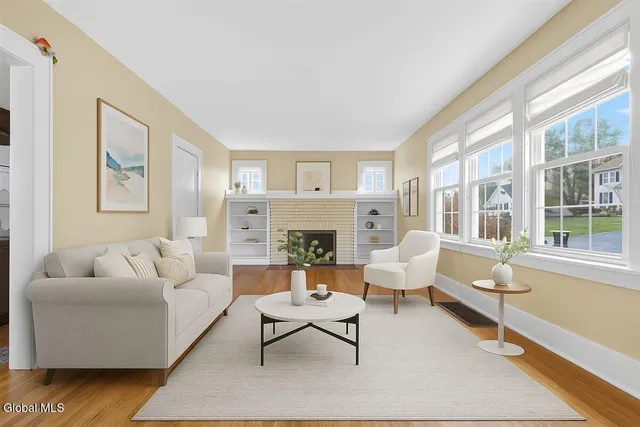 $349,900 | 1158 Hedgewood Lane, Niskayuna, NY 12309