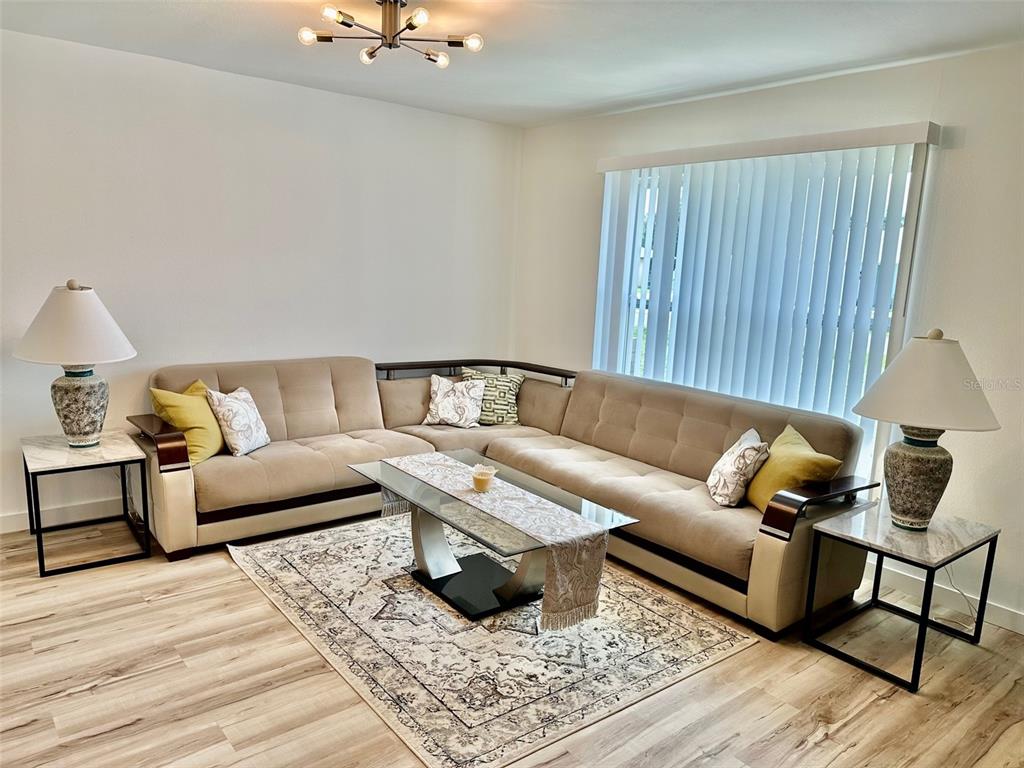 1045 Cumberland Road Venice, FL 34293 - Photo 6 of 33