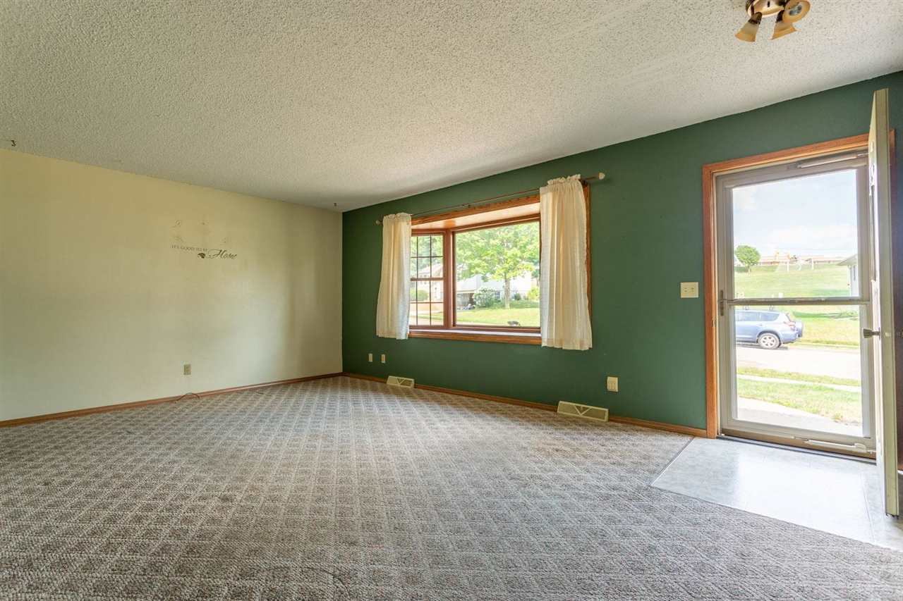 2175 Key Way Drive Dubuque, IA 52002 - Photo 9 of 28 Gallery Image 9