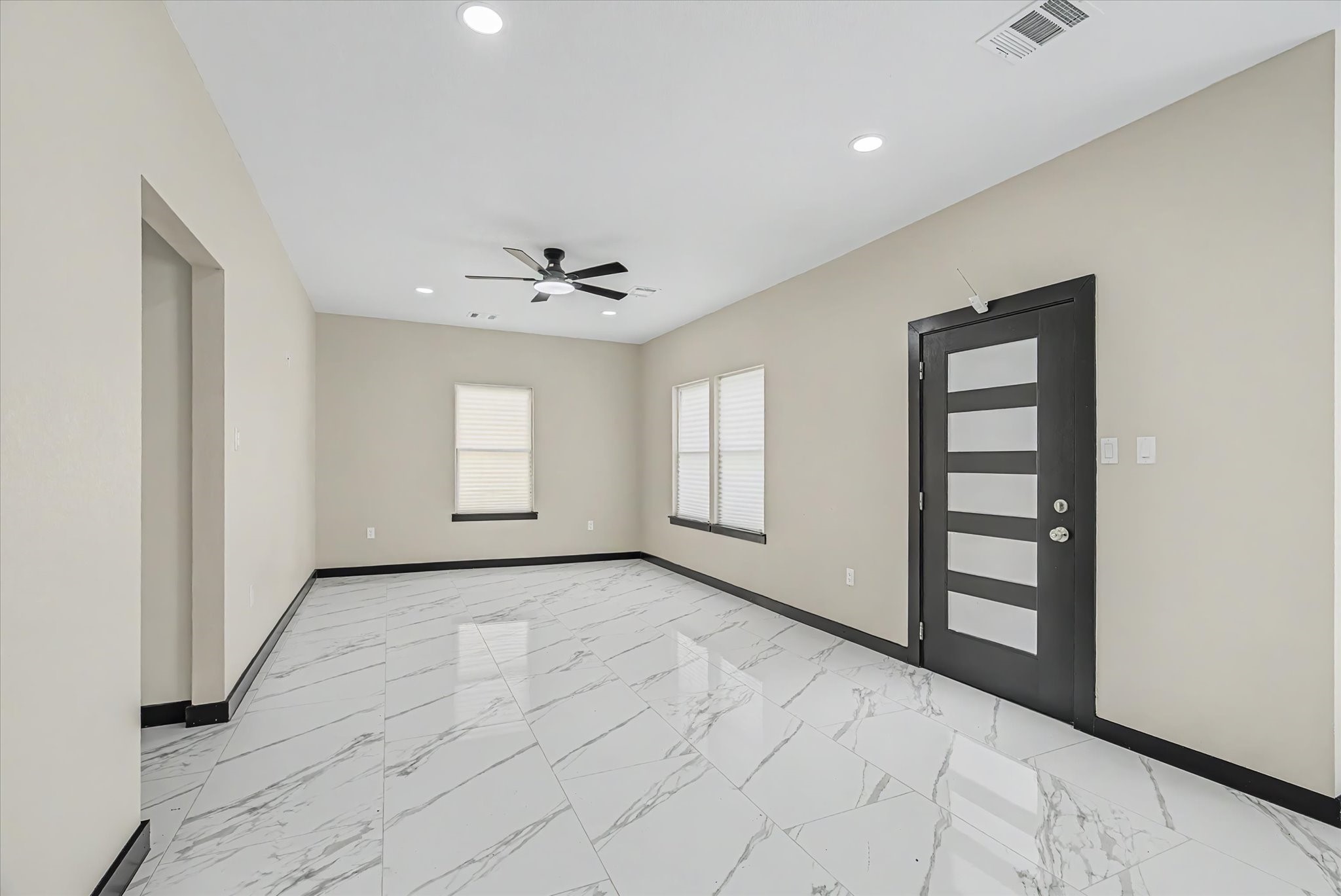 5915 Rietta Street Houston, TX 77016 - Photo 5 of 32 Gallery Image 5