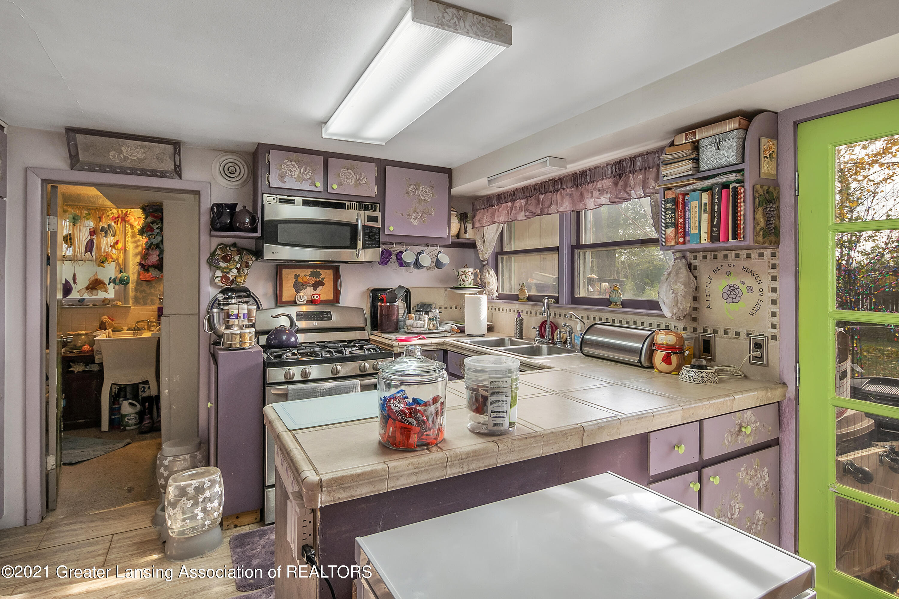 7154 Coleman Road East Lansing, MI 48823 - Photo 11 of 24 Kitchen