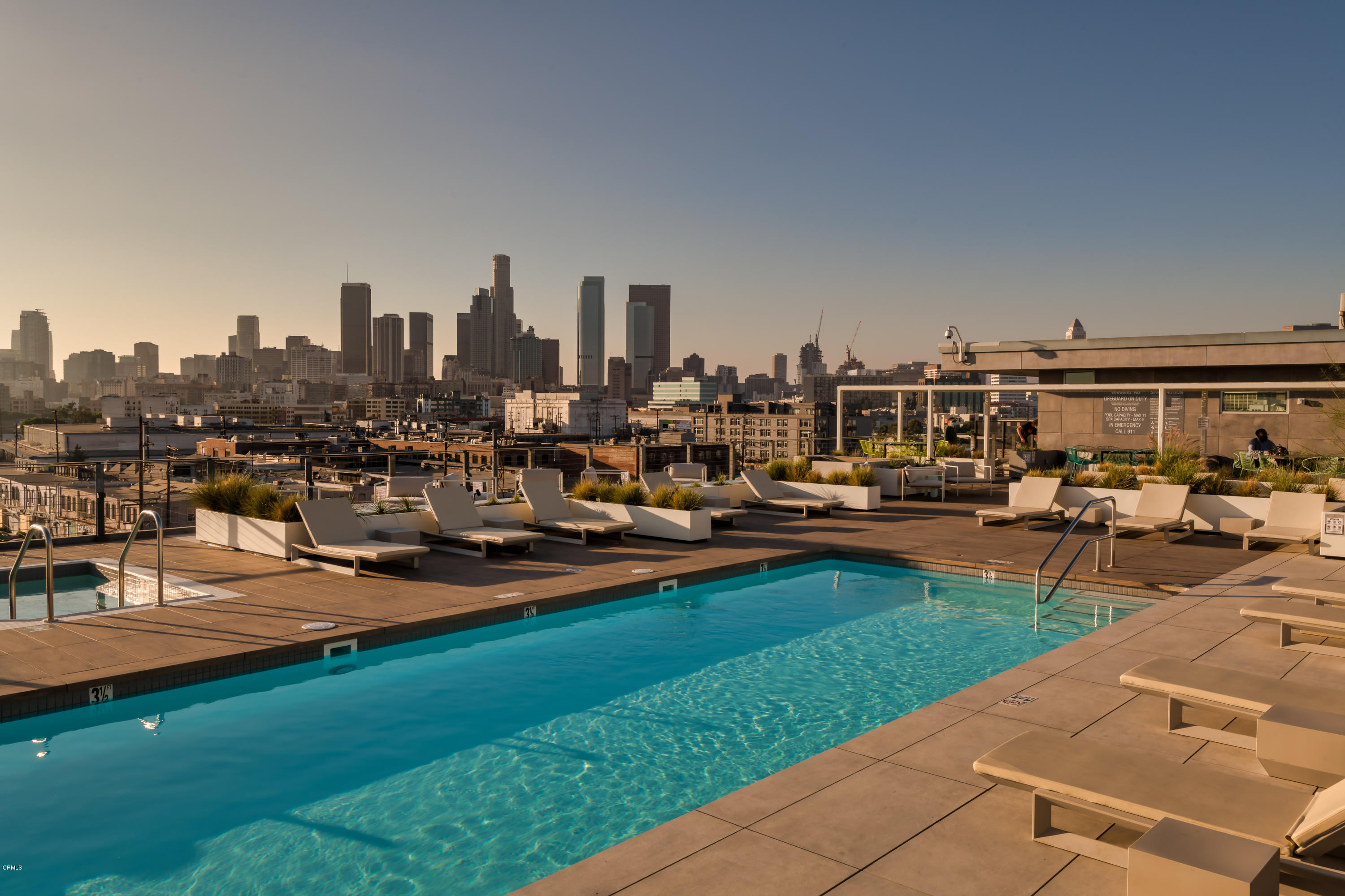 527 Molino Street, Unit 304 Los Angeles, CA 90013 - Photo 27 of 40 BarkerBlockRooftop_MLS (26 of 30)