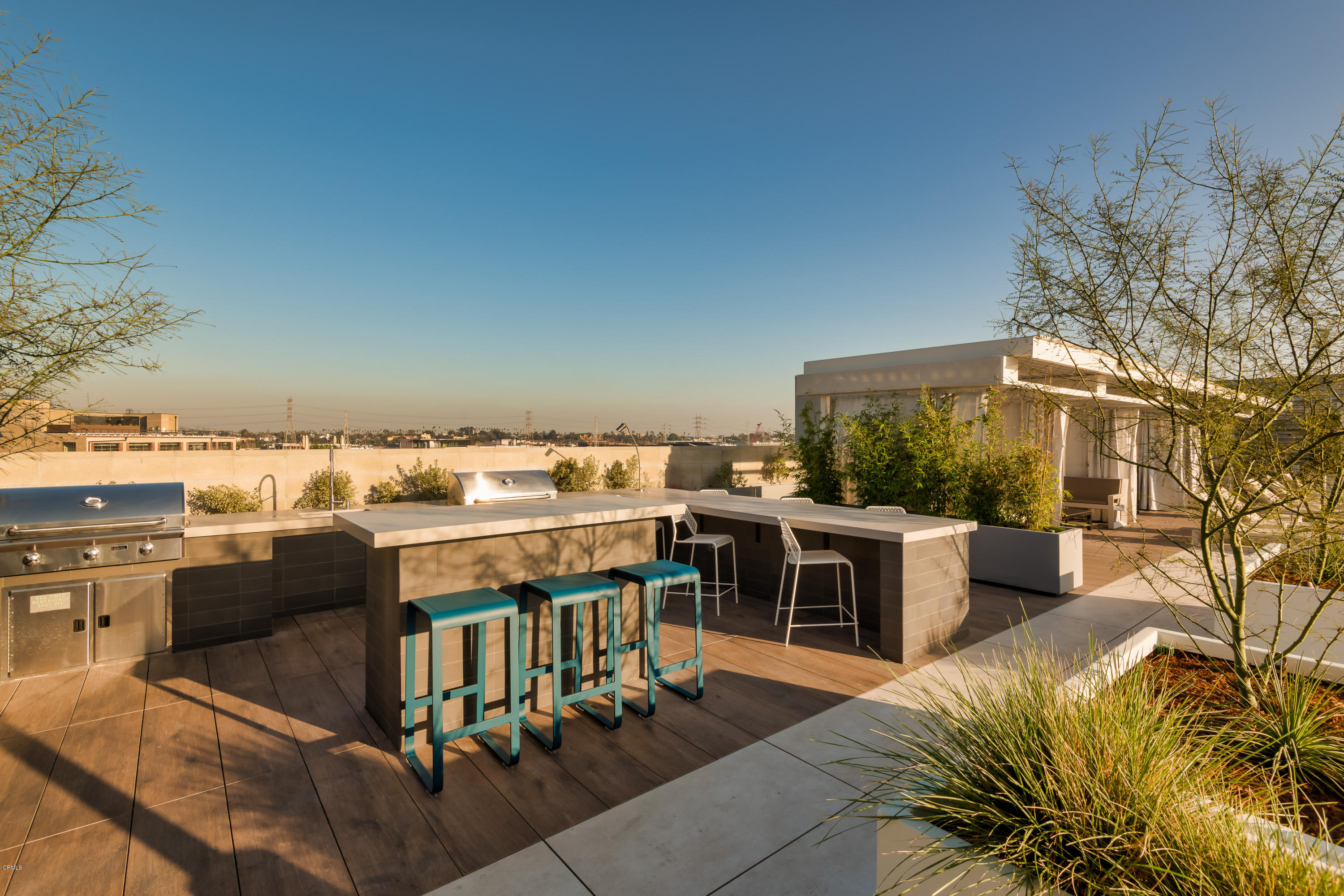 527 Molino Street, Unit 304 Los Angeles, CA 90013 - Photo 29 of 40 BarkerBlockRooftop_MLS (22 of 30)