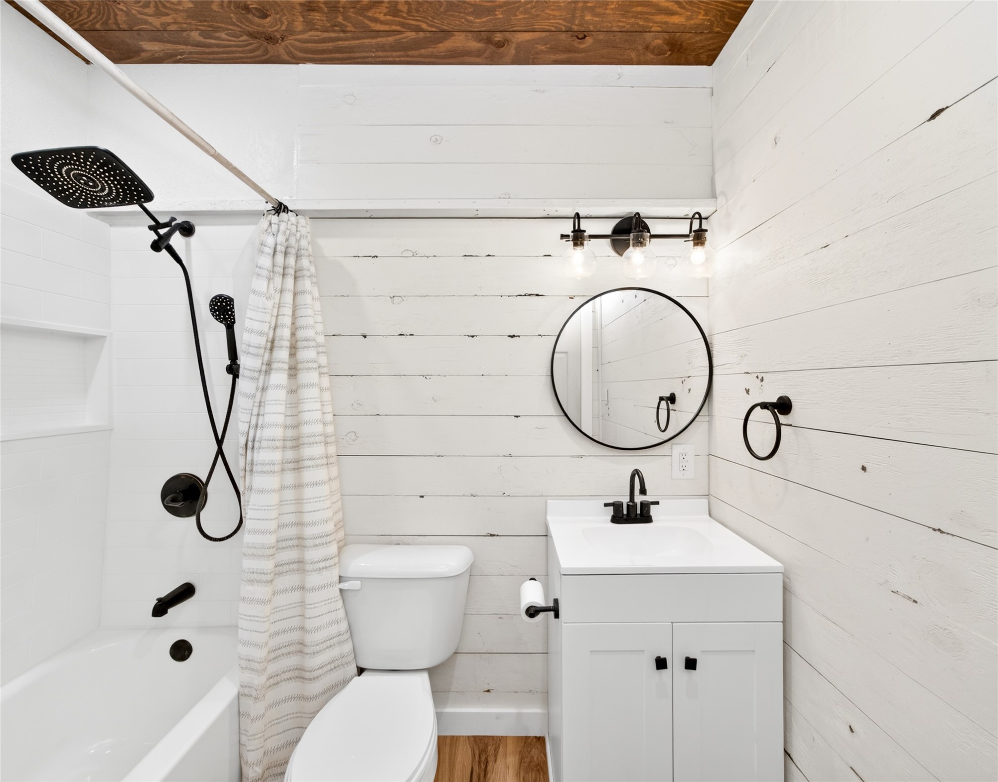 411 Avila Lane Briggs, TX 78608 - Photo 23 of 39 a bathroom with a sink a toilet and shower