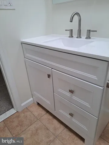 a close view of sink and tap