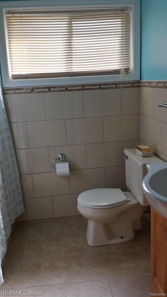 17715 Rougeway Street Livonia, MI 48152 - Photo 23 of 34 2014-09-25 14.27