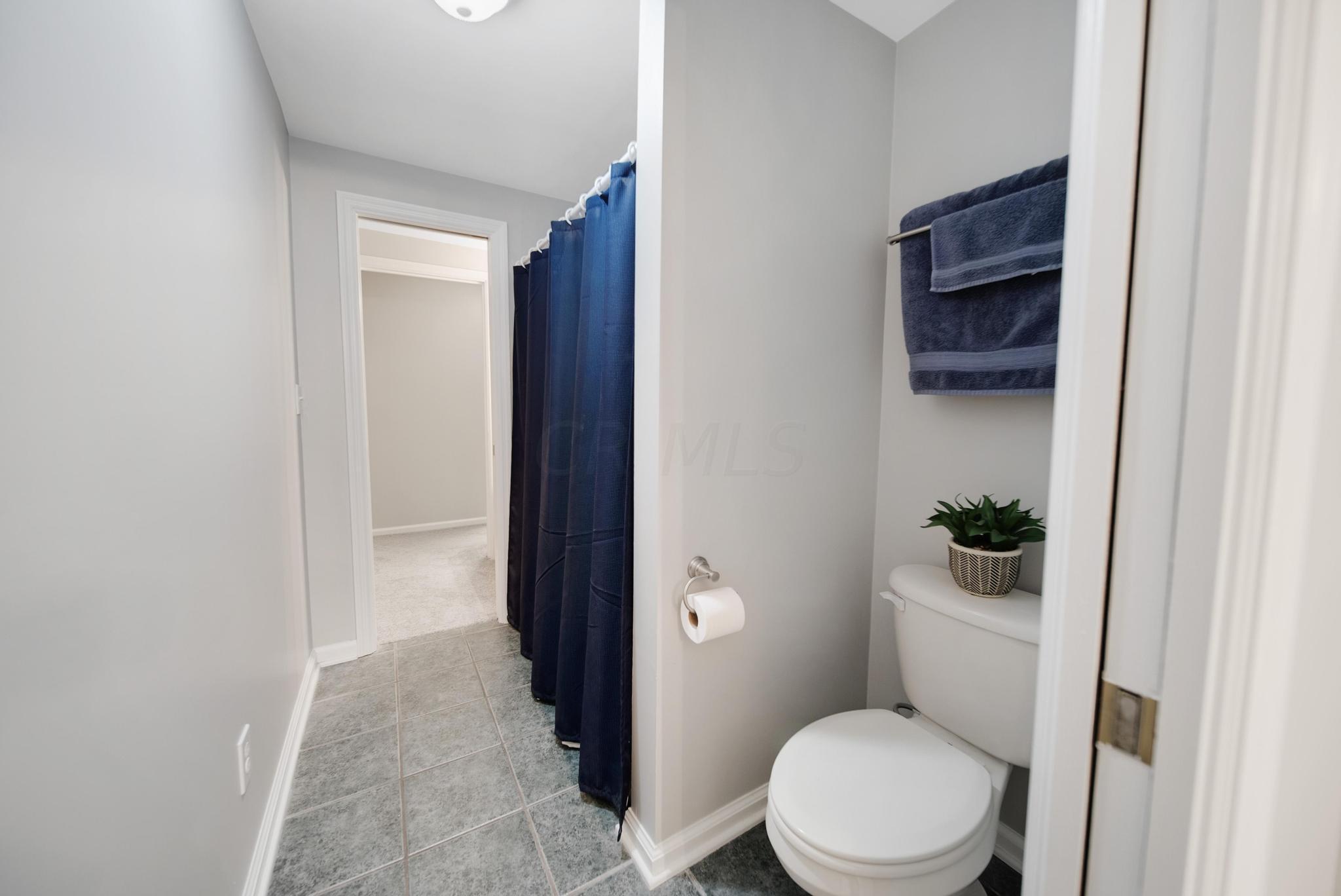 2318 Dorset Road Columbus, OH 43221 - Photo 29 of 45 2nd floor full bath. Connected to 2nd bedroom and hallway
