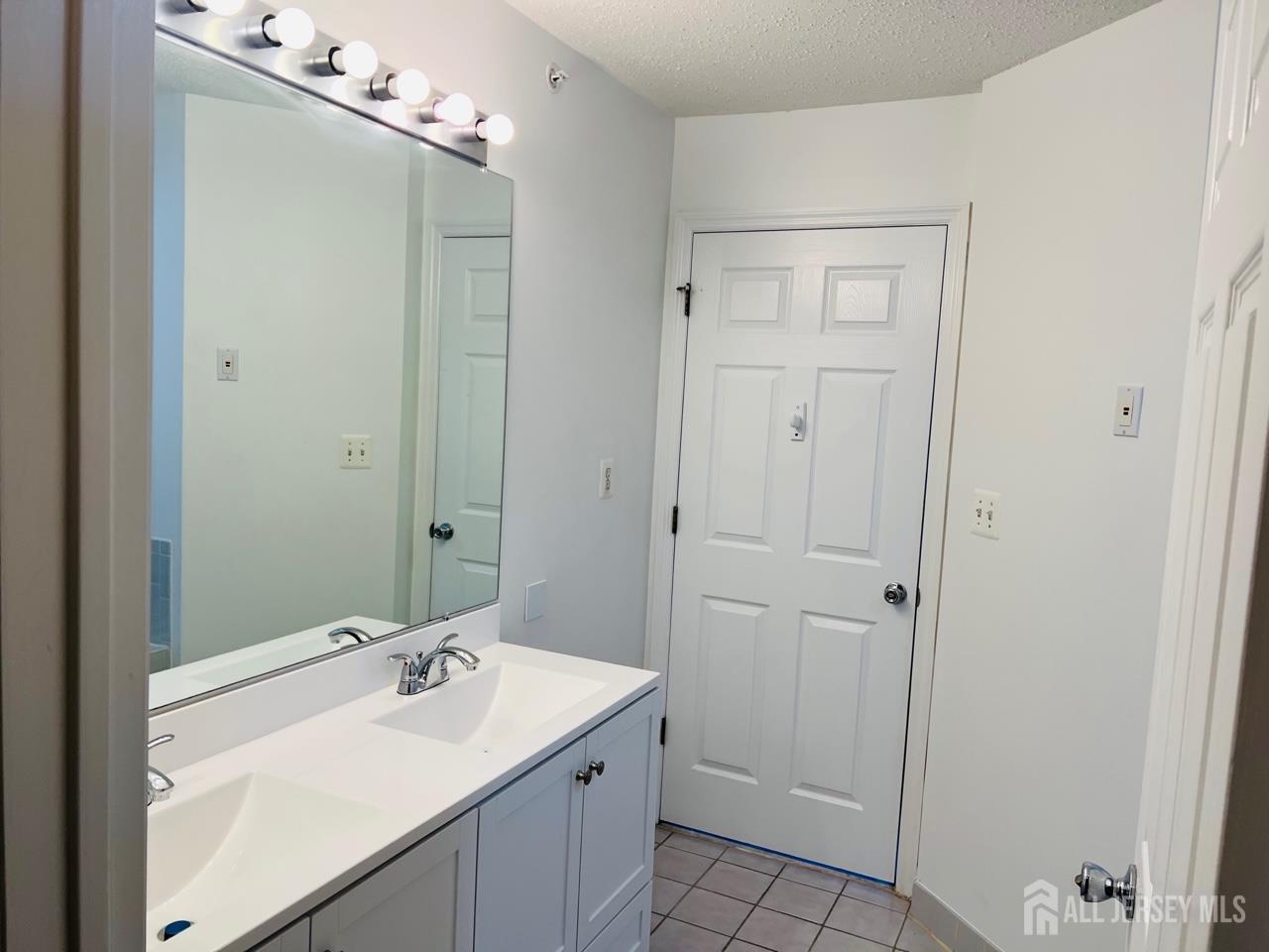 41 Prestwick Way Edison, NJ 08820 - Photo 11 of 17