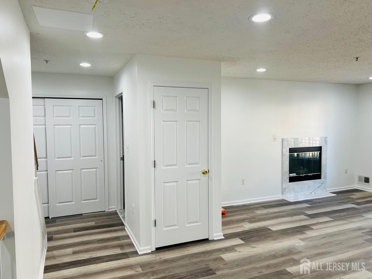 41 Prestwick Way Edison, NJ 08820 - Photo 4 of 17