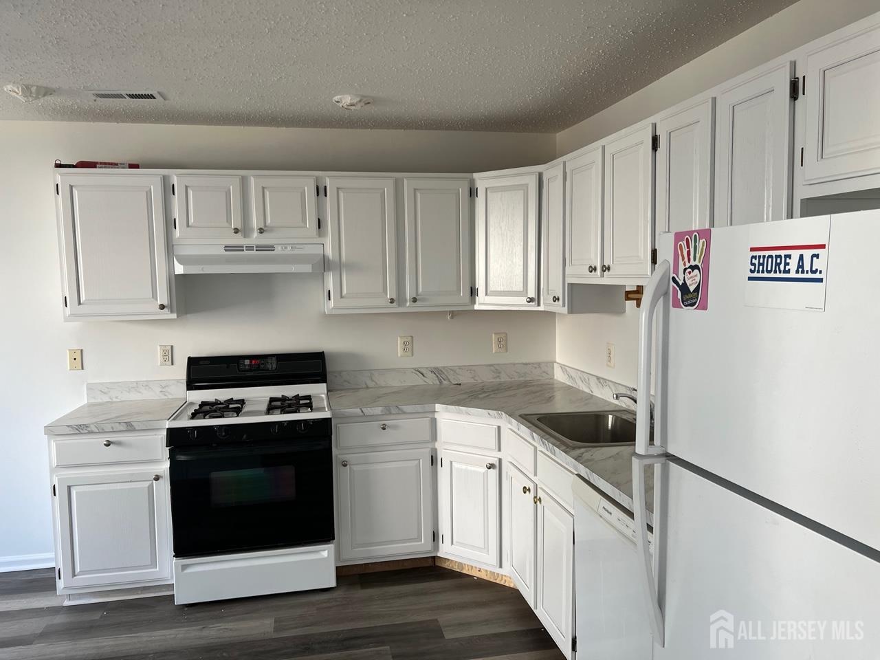 41 Prestwick Way Edison, NJ 08820 - Photo 6 of 17