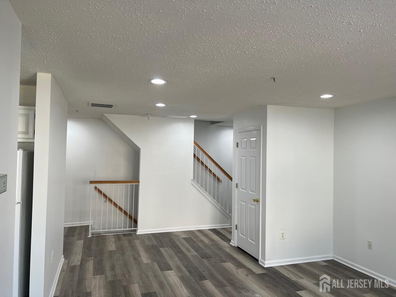 41 Prestwick Way Edison, NJ 08820 - Photo 7 of 17