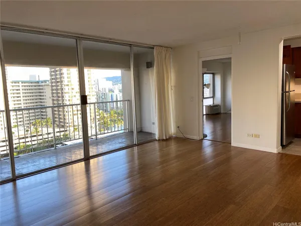 $2,500 | 430 Keoniana Street, Unit 912, Honolulu, HI 96815