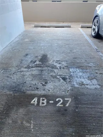 $2,500 | 430 Keoniana Street, Unit 912, Honolulu, HI 96815