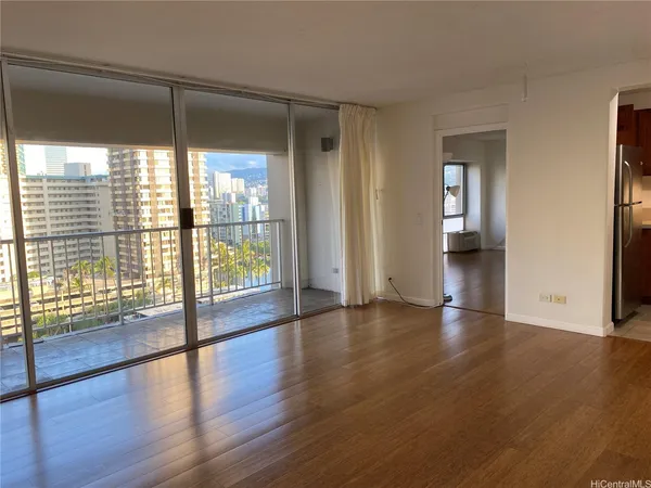 $2,500 | 430 Keoniana Street, Unit 912, Honolulu, HI 96815